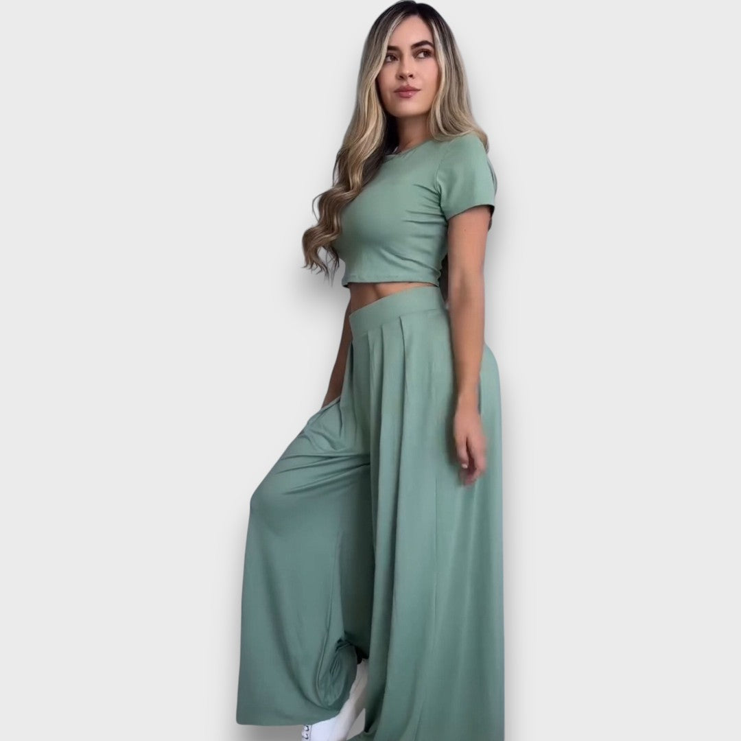 Andrea – Casual Set with Short Top